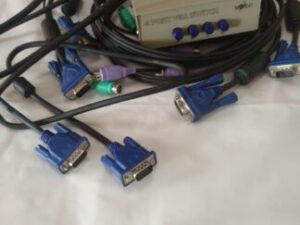 4 Ports VGA Switch with 4 Cables